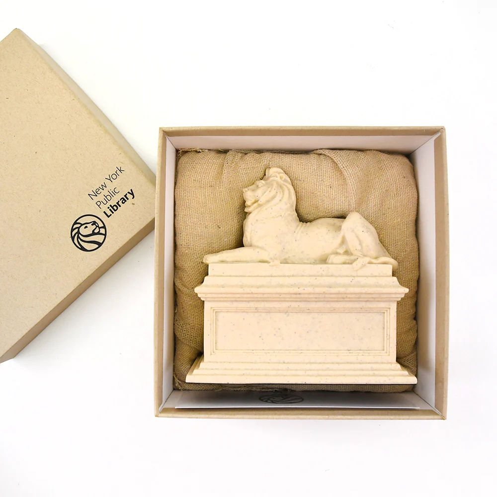 Library Lion Paperweight - Image 4