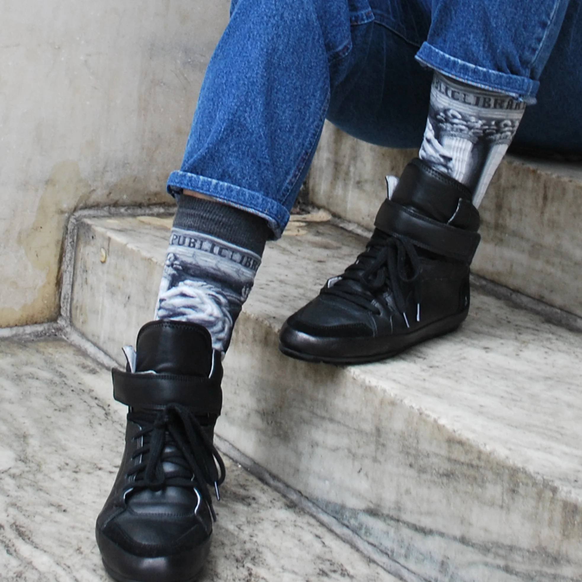 NYPL Lion Unisex Socks - Image 6