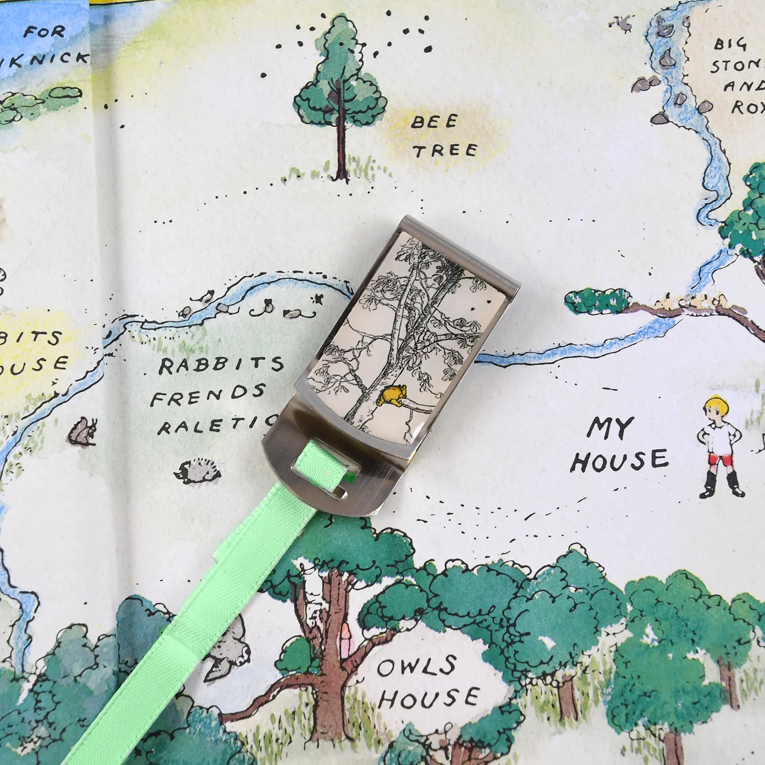 Winnie-the-Pooh Bookmark Bookjig - Image 2
